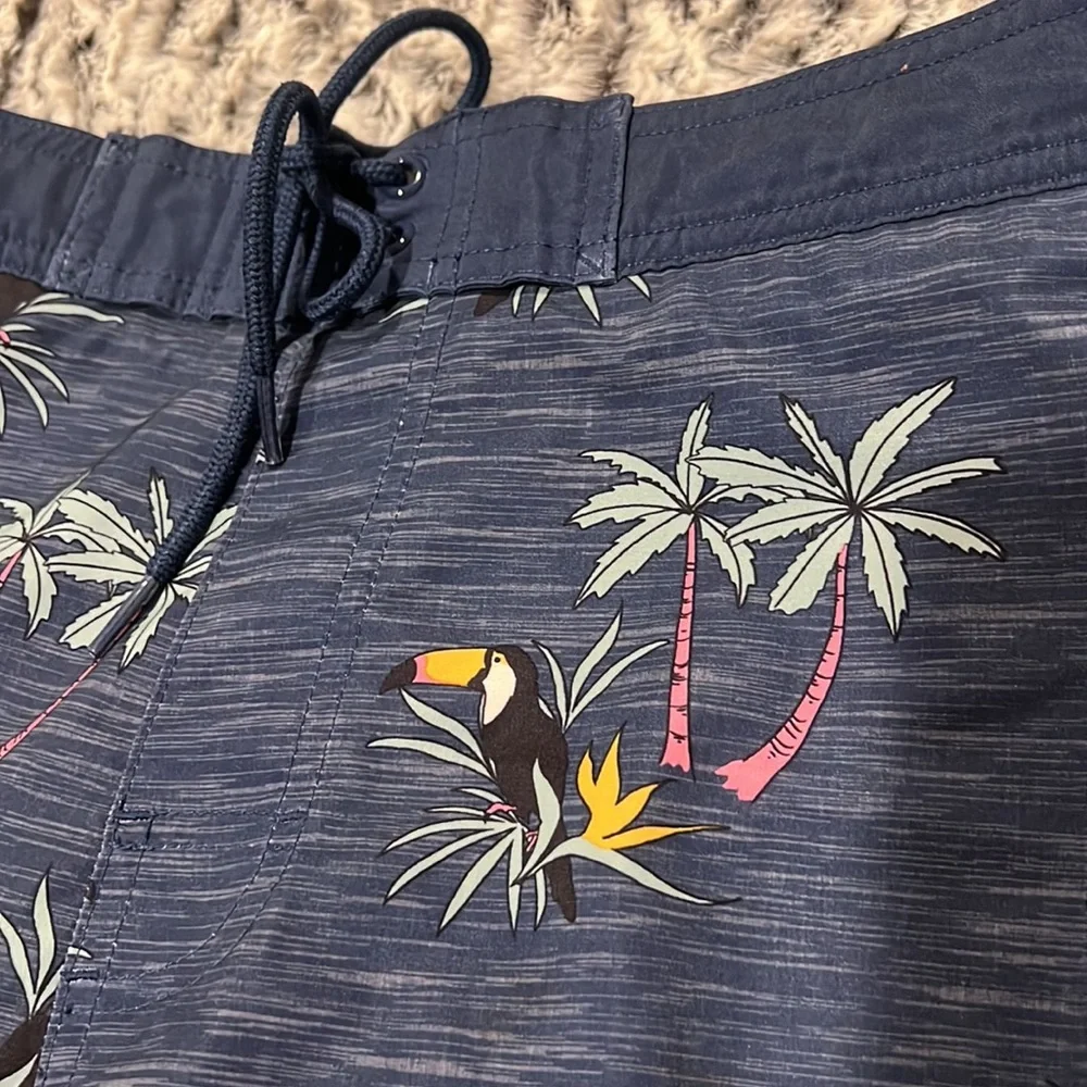 Men’s Sonoma Swim trunks with Toucan birds & Palm trees Medium